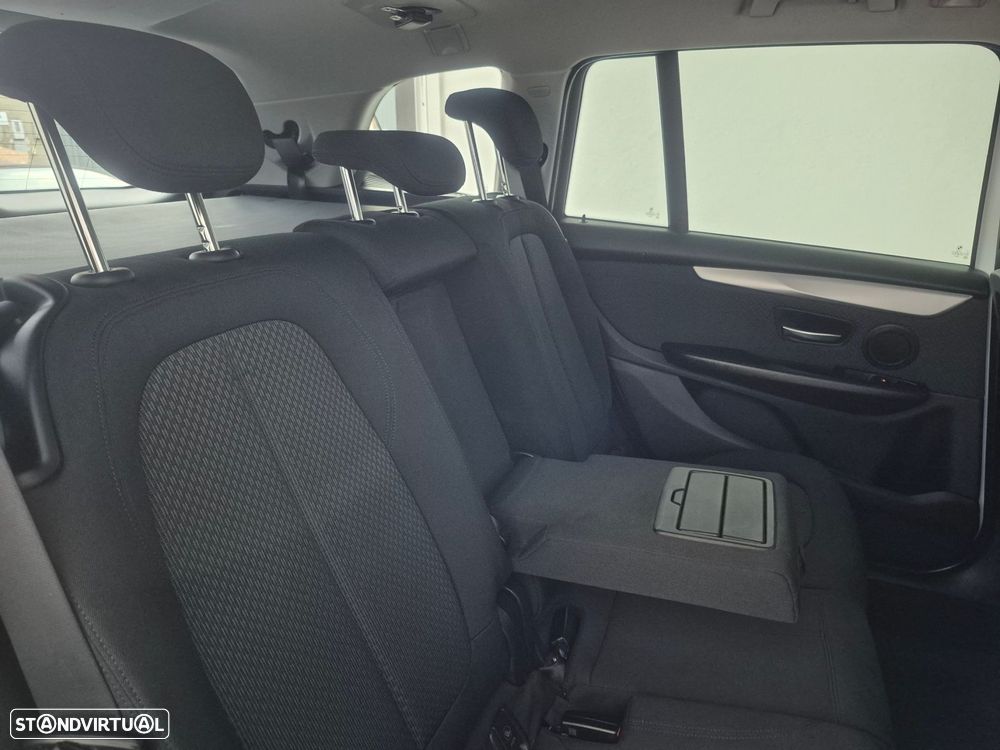 BMW 216 Gran Tourer i 7L Line Luxury - 26