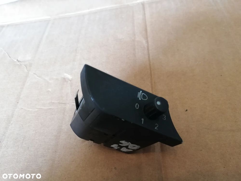 PRZEŁĄCZNIK REGULACJI ŚWIATEŁ AUDI A4 B6 8E2919094