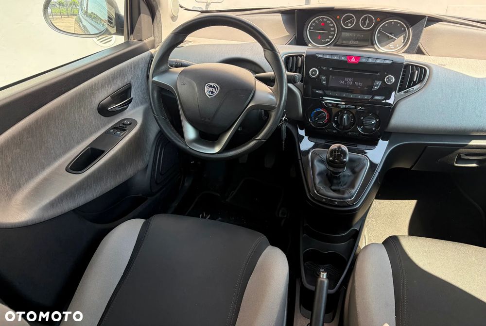Lancia Ypsilon 1.2 8V Gold - 16
