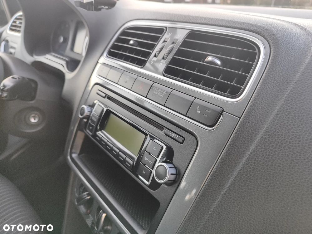 Volkswagen Polo 1.4 FSI Highline - 26