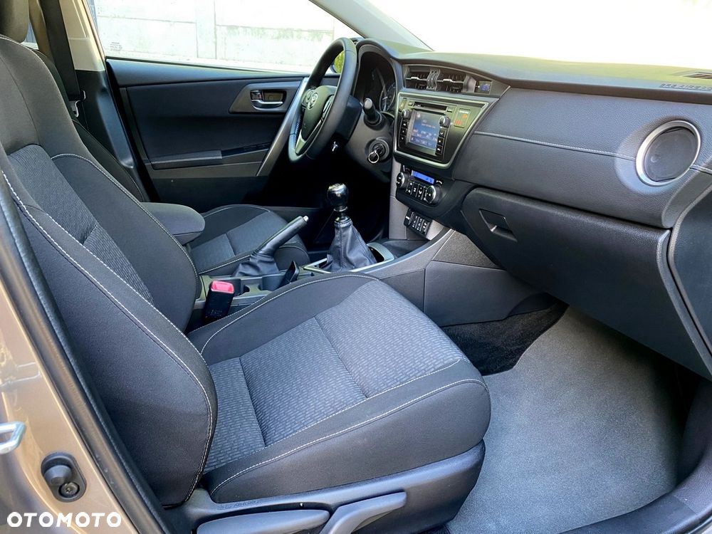 Toyota Auris 1.6 Prestige - 9