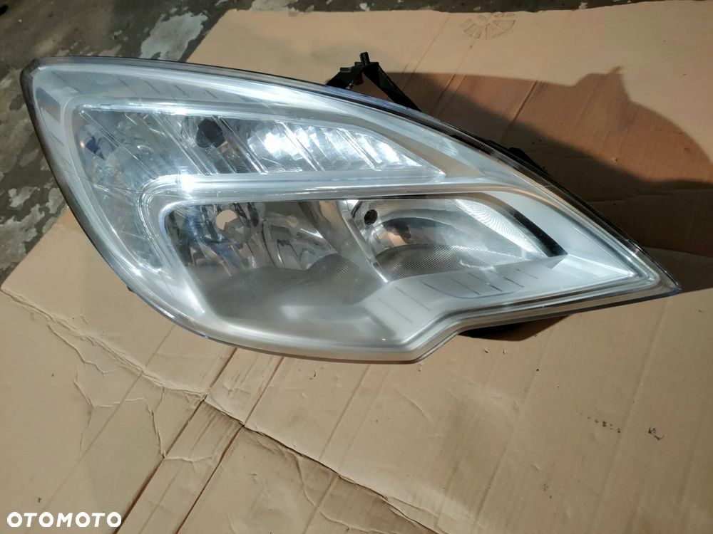 Lampa Meriva B prawa europa