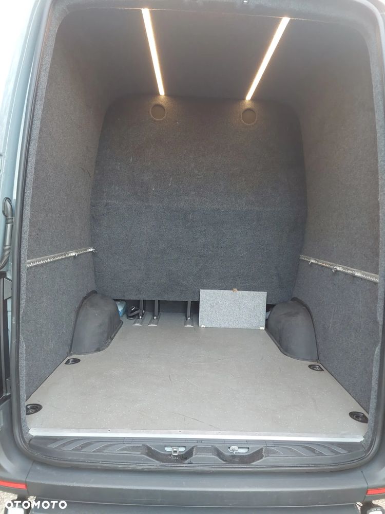 Mercedes-Benz Sprinter - 10