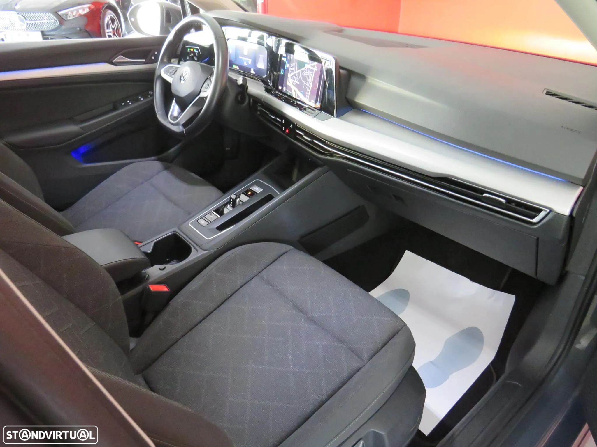 VW Golf 1.0 eTSI Life DSG - 28