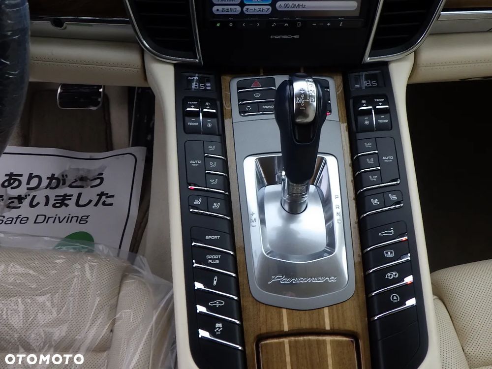 Porsche Panamera GTS PDK - 28