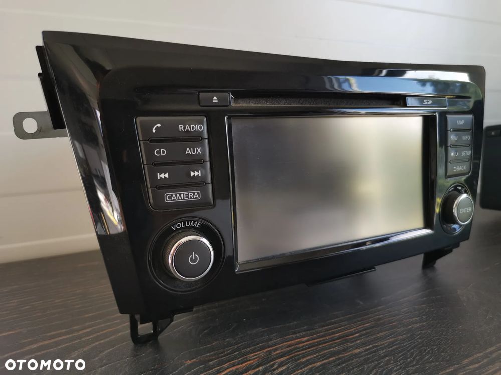 Radio do Nissan Qashqai J11 7 513 750 230 - 2