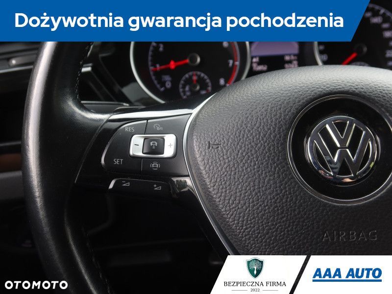 Volkswagen Touran - 21
