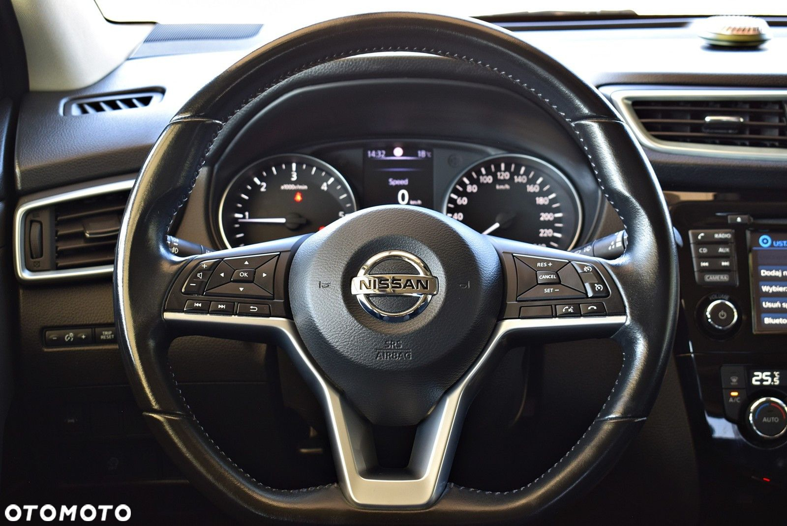 Nissan Qashqai 1.5 dCi N-Connecta - 26