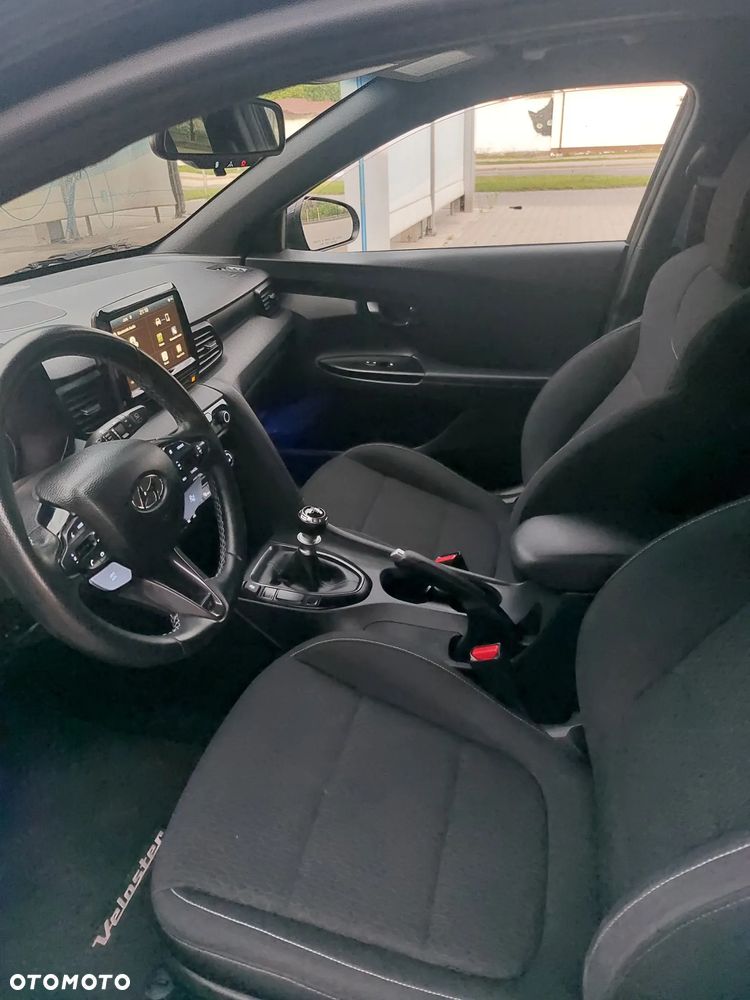 Hyundai Veloster - 24