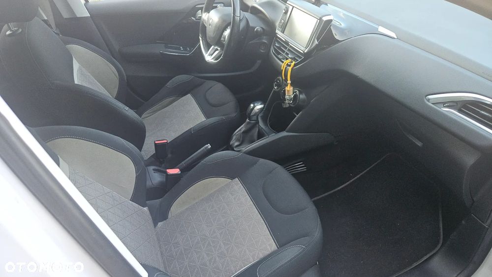 Peugeot 208 1.2 PureTech Active - 19