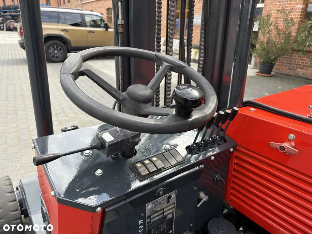 Moffett ST - 19
