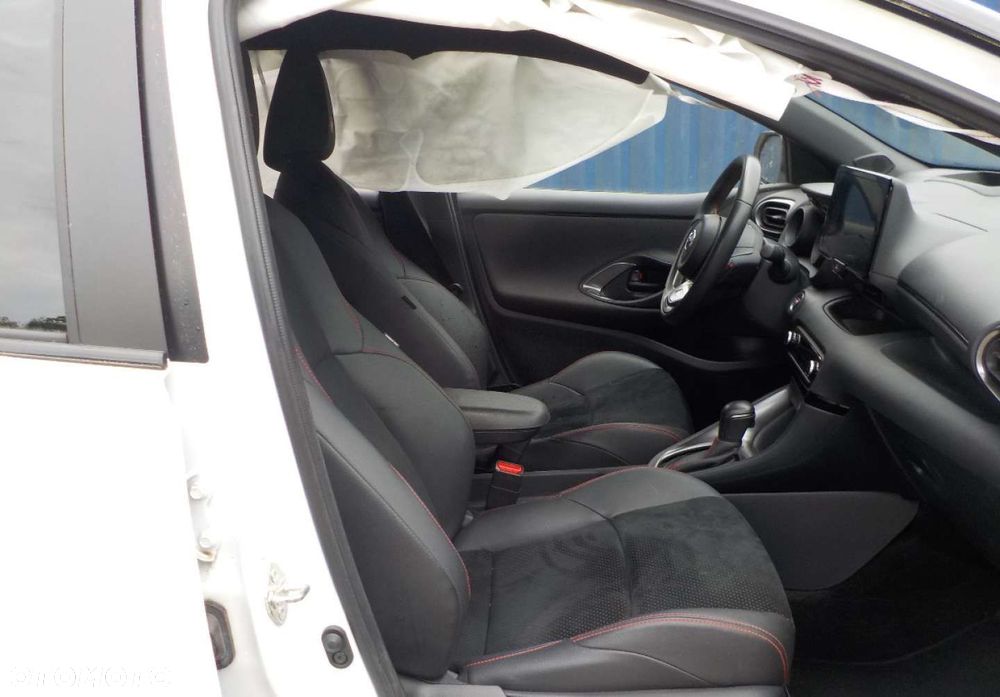 Toyota Yaris - 17