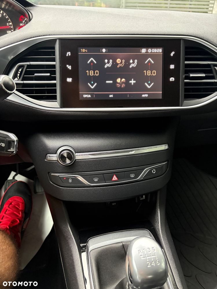 Peugeot 308 - 8