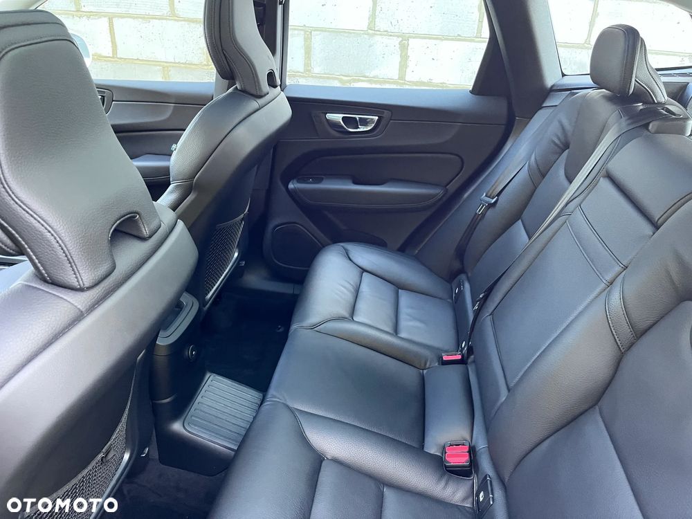 Volvo XC 60 T6 Plug-In Hybrid AWD Inscription - 18