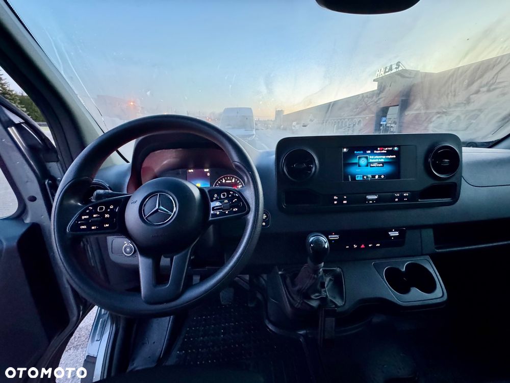 Mercedes-Benz Sprinter - 11