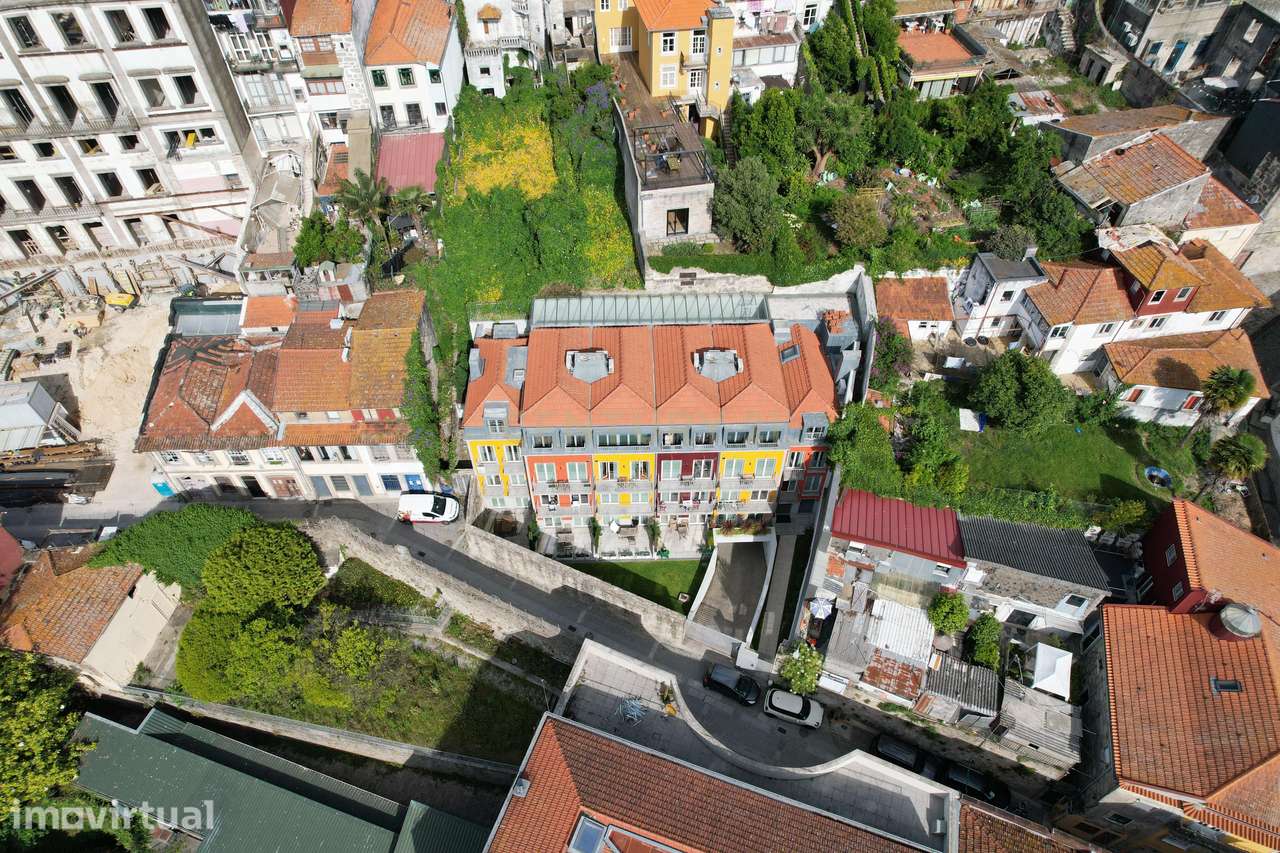 Apartamento T2 Duplex com varanda e lugar de garagem | Mobilado e equi - Grande imagem: 2/27