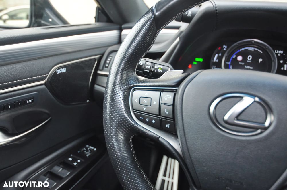 Lexus Seria ES 300h F Sport - 22