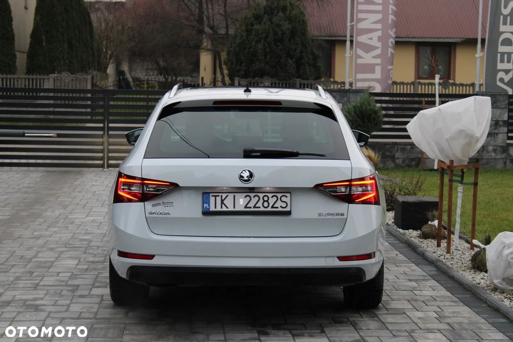 Skoda Superb 2.0 TDI Premium Edition - 22