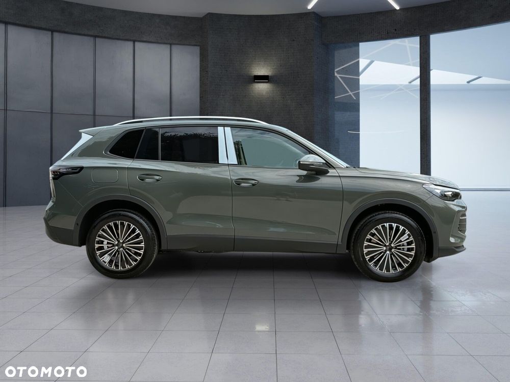 Volkswagen Tiguan - 4