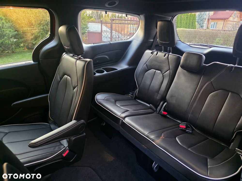 Chrysler Pacifica - 17