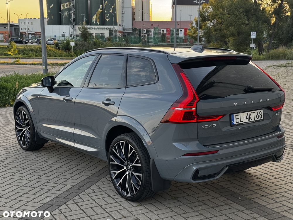 Volvo XC 60 T5 AWD R-Design - 6
