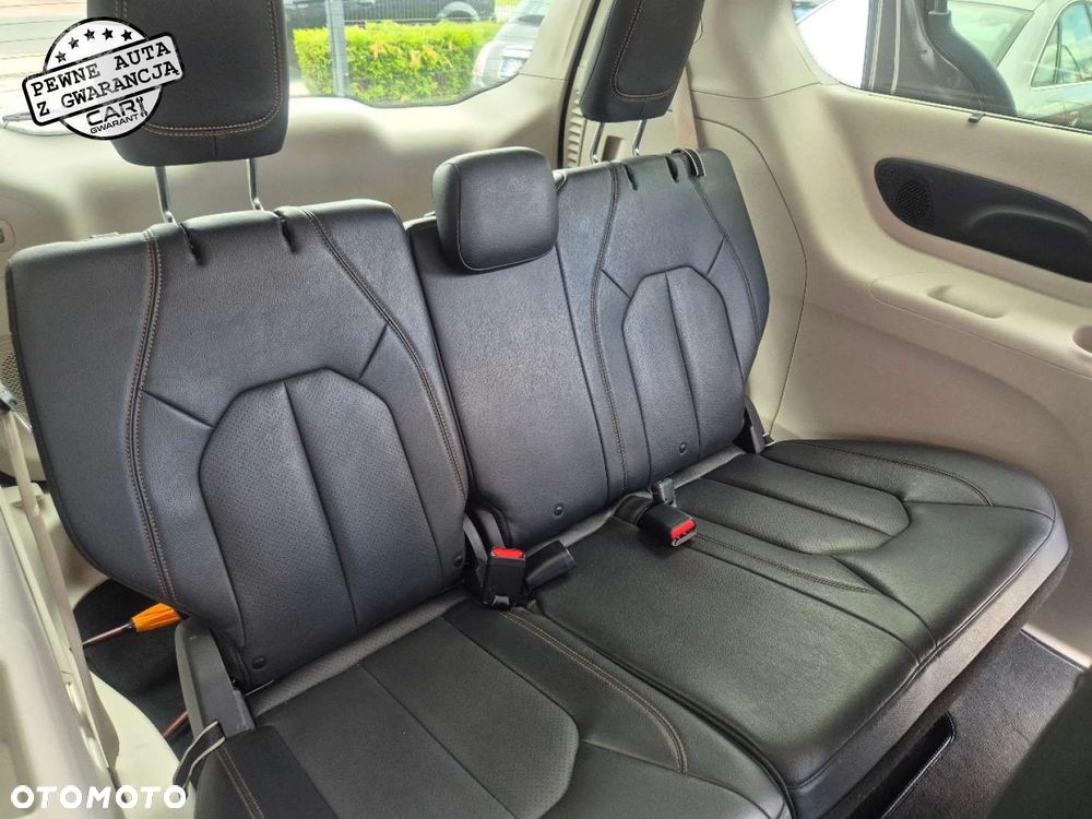 Chrysler Pacifica - 21