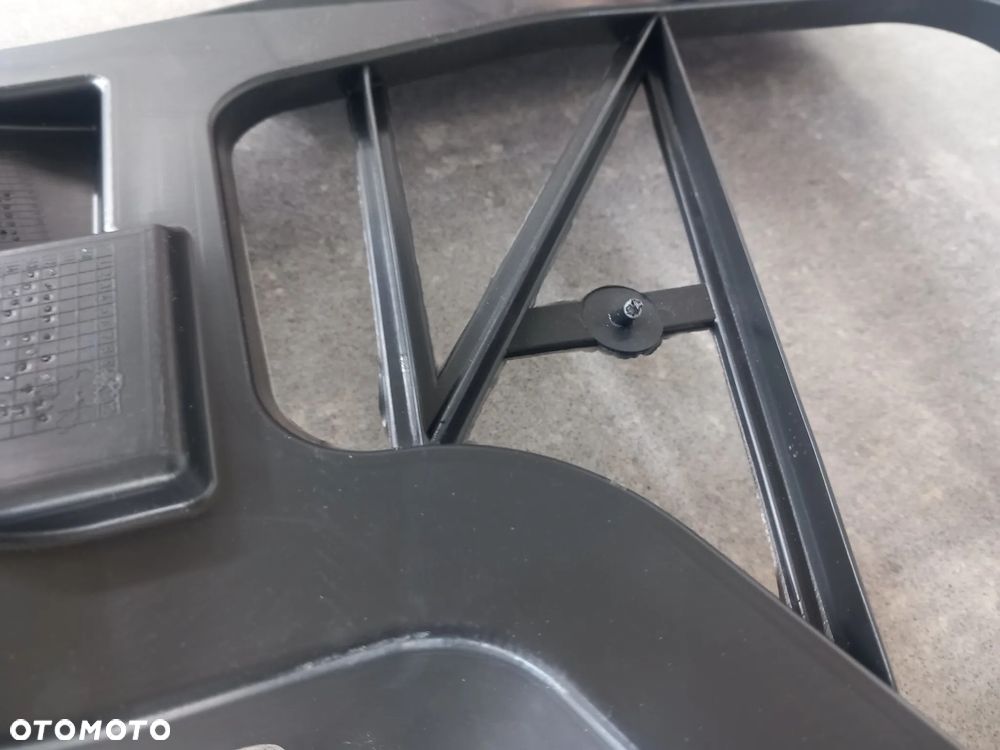 Ślizg wspornik zderzaka zamocowanie tył Ford Focus, Focus C-Max 2003-2011 1360420 - 2