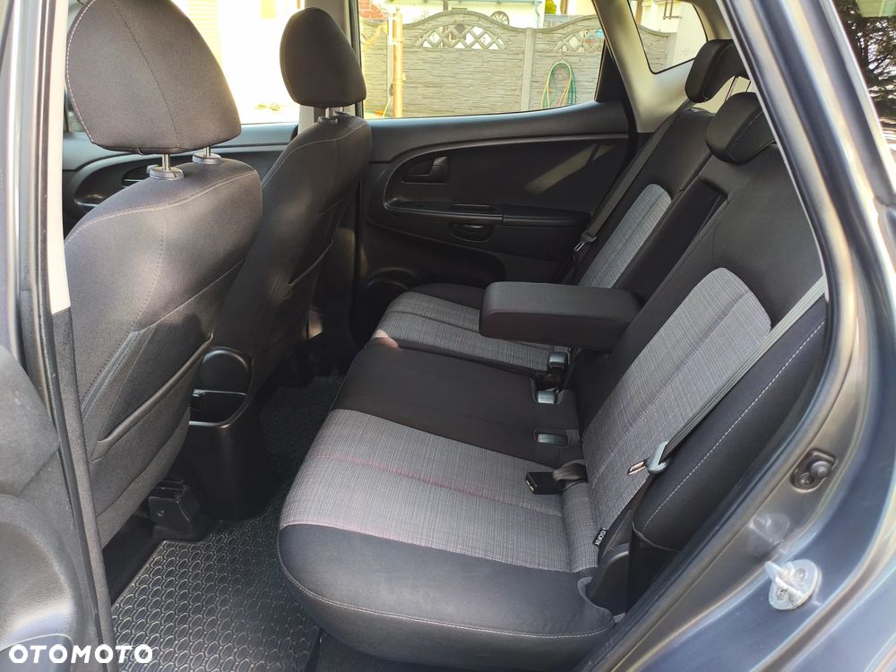 Kia Venga - 7