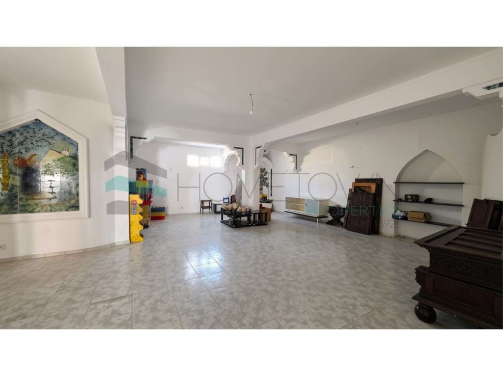 Espaço Comercial, com potencial para habitação - Grande imagem: 2/24