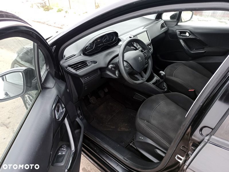 Peugeot 208 - 5