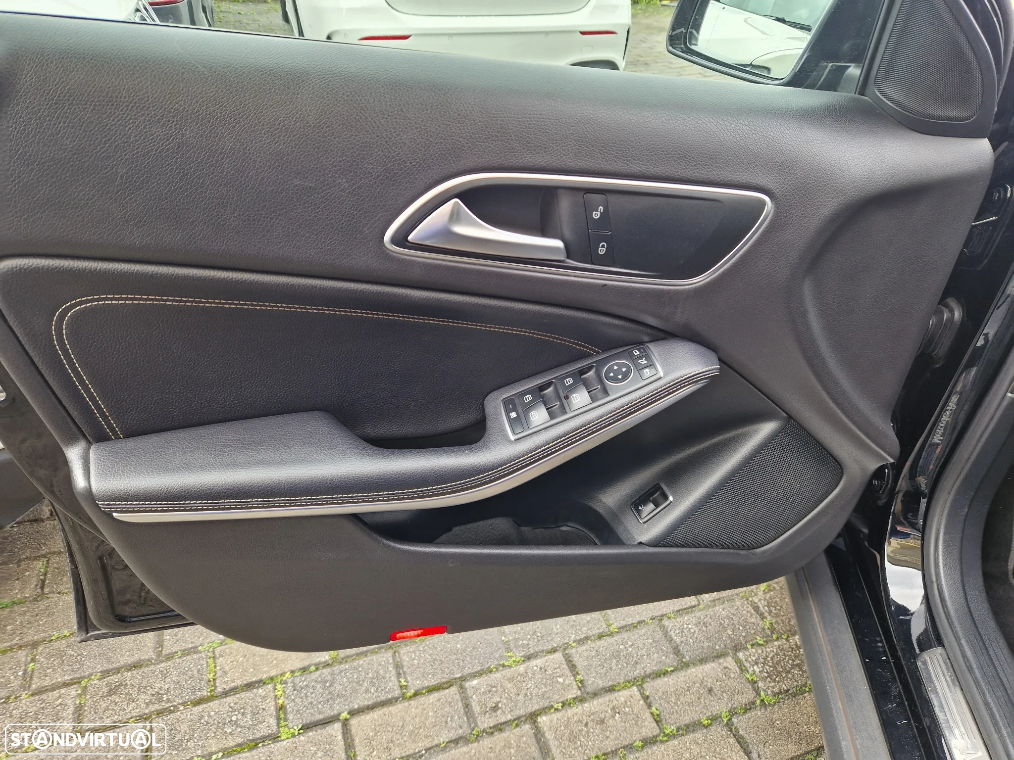 Mercedes-Benz GLA 180 7G-DCT Urban - 16