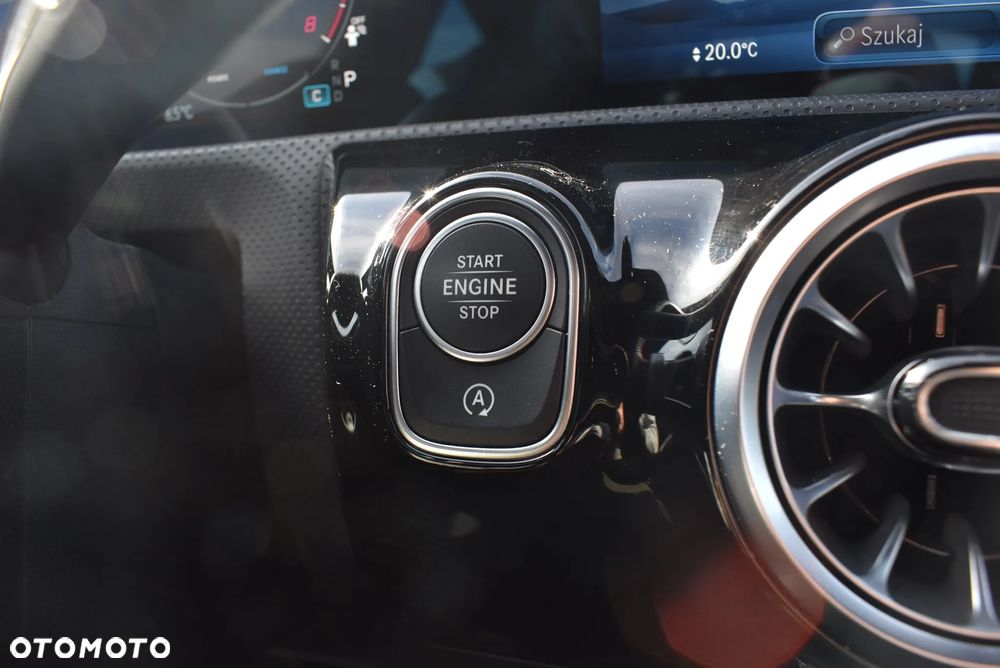 Mercedes-Benz CLA 200 7G-DCT - 34