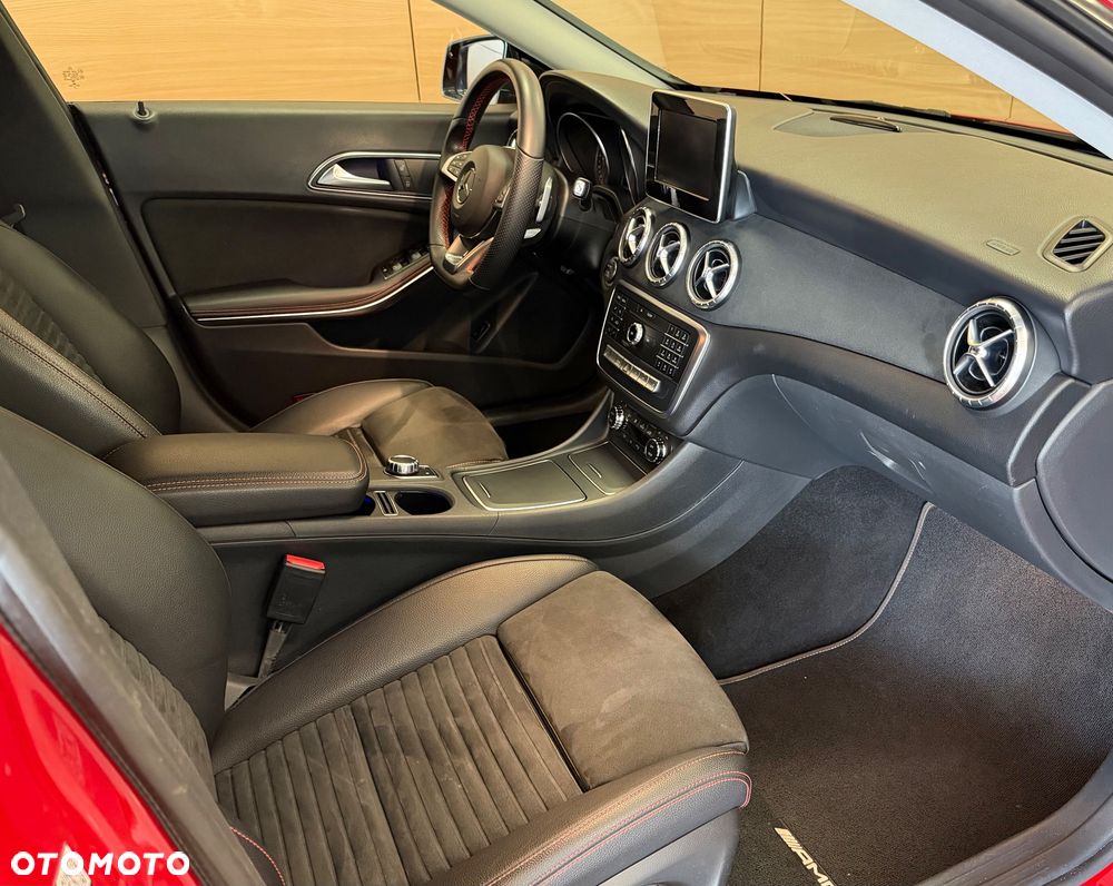 Mercedes-Benz CLA 200 7G-DCT AMG Line - 10
