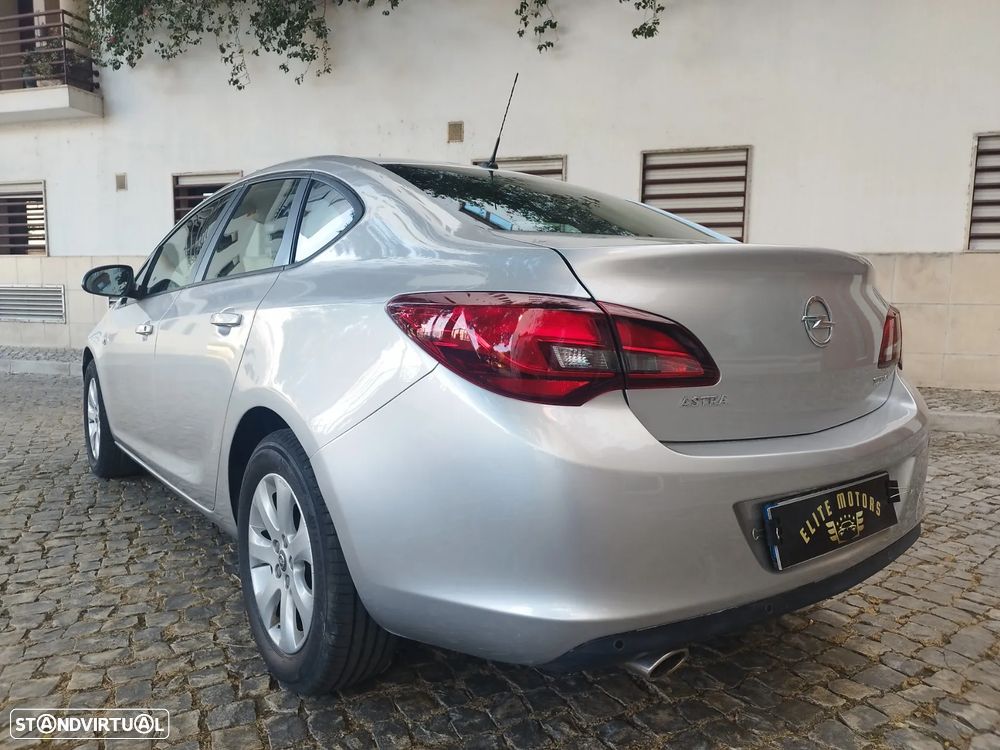 Opel Astra 1.4 T Cosmo S/S - 4