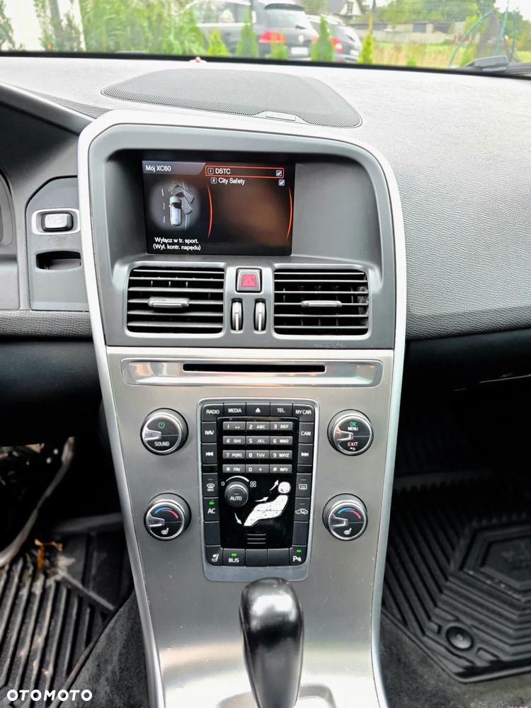 Volvo XC 60 T6 AWD Momentum - 22