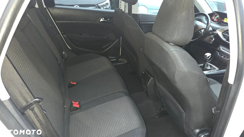 Peugeot 308 BlueHDi 130 Stop & Start Allure Business-Paket - 6