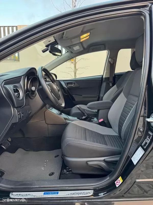 Toyota Auris 1.8 HSD Comfort+J17 - 10
