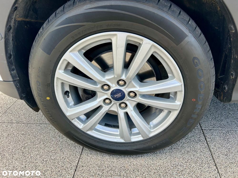 Ford Kuga - 32