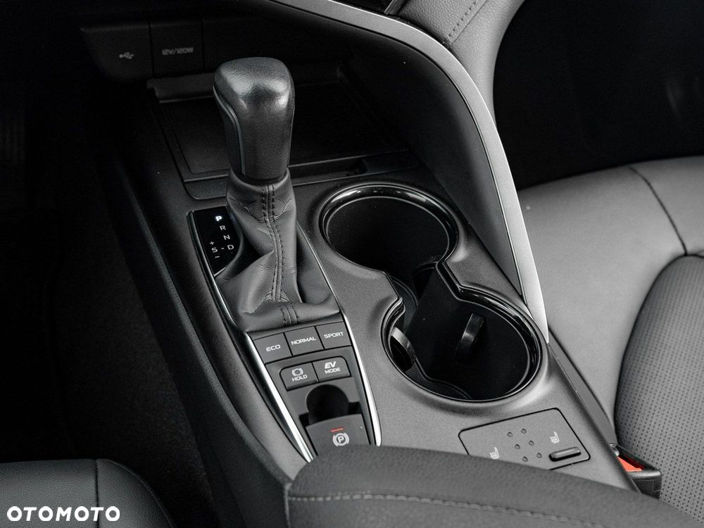 Toyota Camry - 18