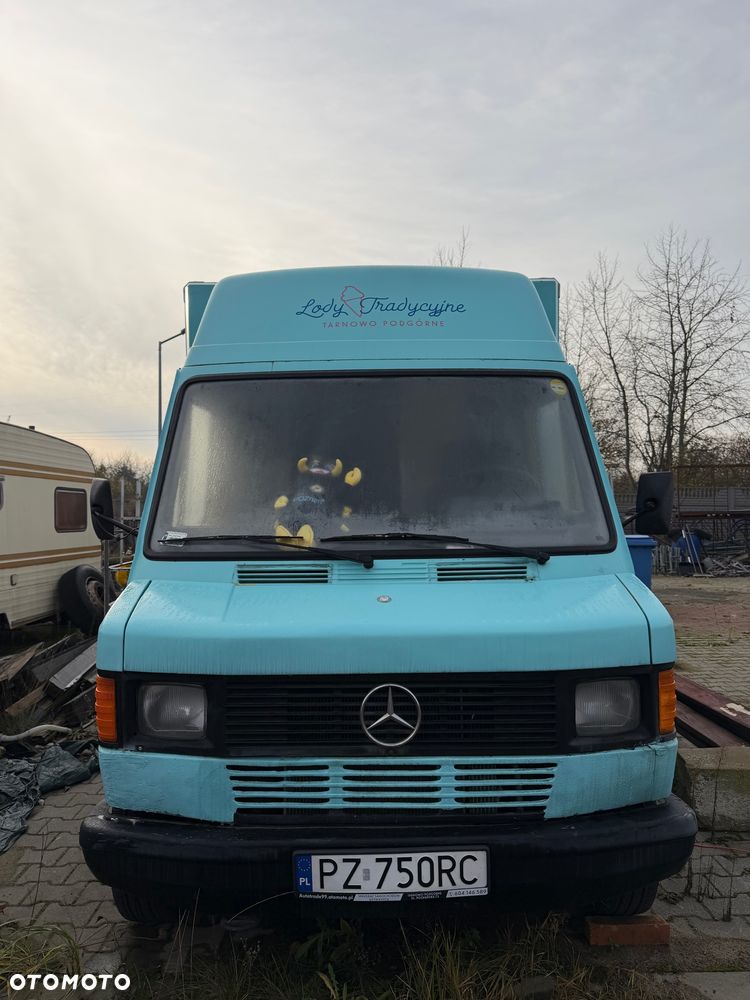 Mercedes-Benz 308D - 2