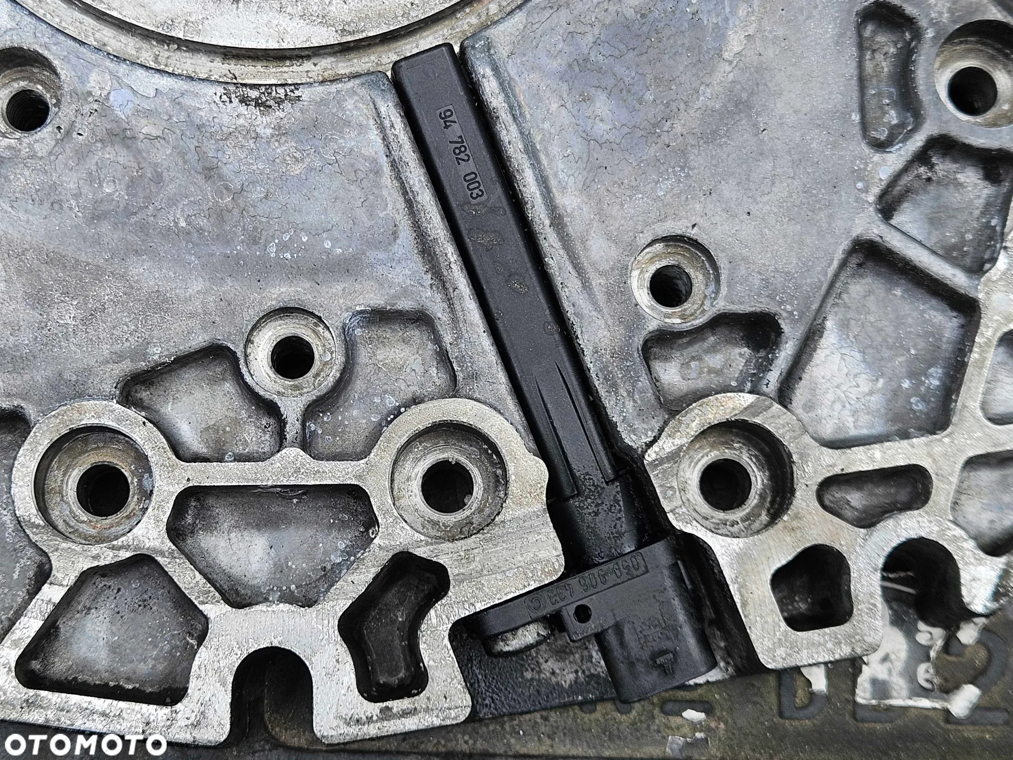 Obudowa Osłona Pokrywa Rozrzadu Silnika Dekiel Walu Kołnierz 2.7 3.0 V6 TDI Audi A4 B8 A5 Q5 - 4