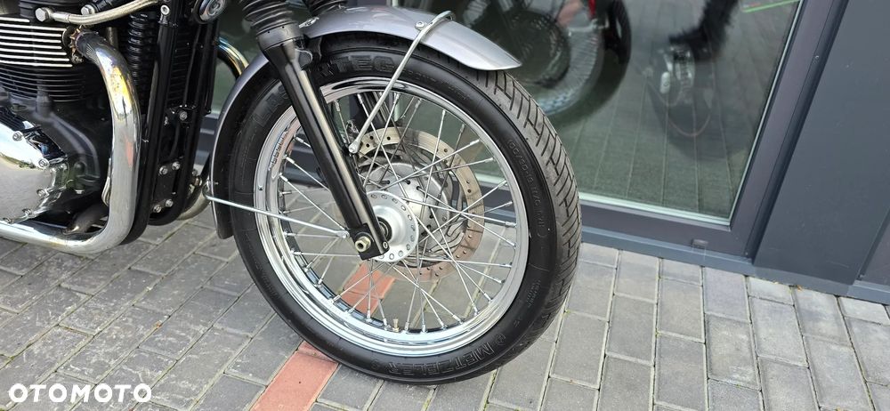 Triumph Bonneville - 7