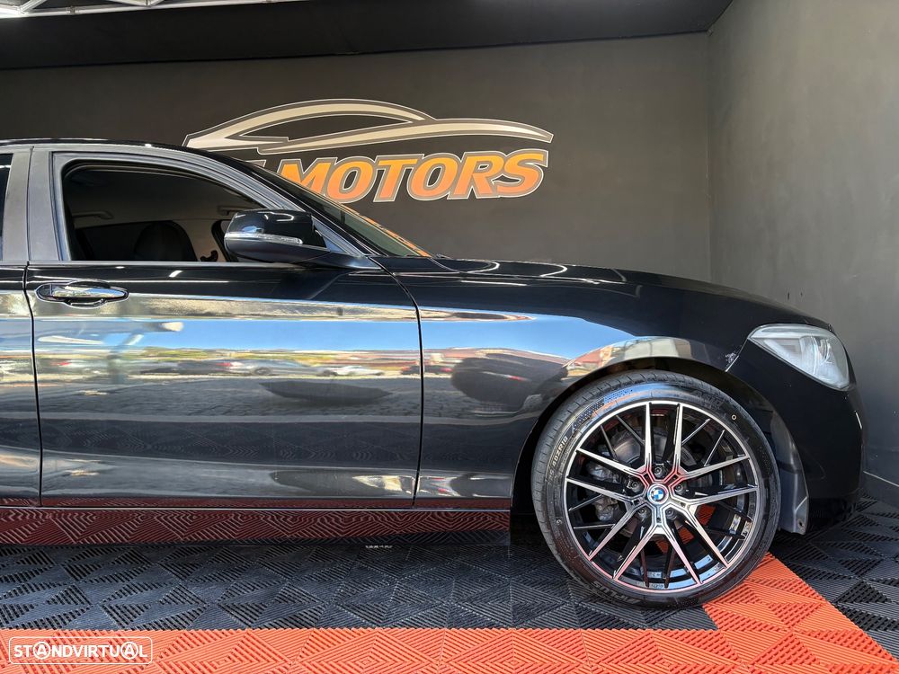 BMW 118 dA Line Sport - 23