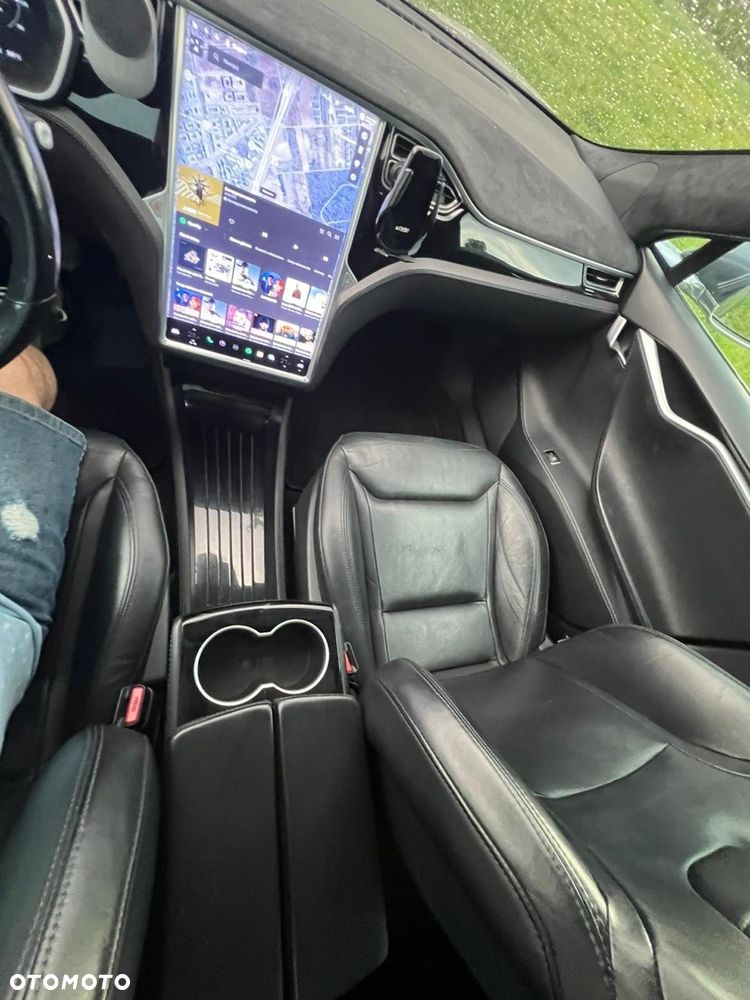 Tesla Model S 85 D - 12