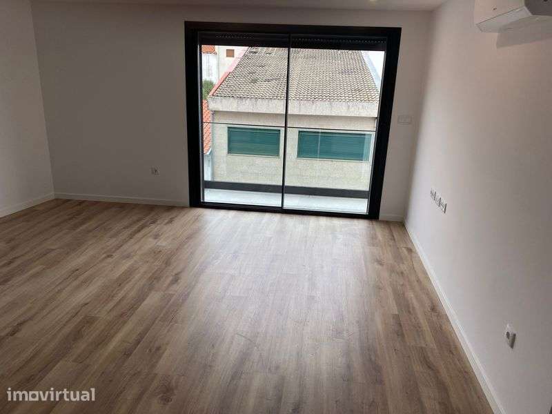 T2 novo. Sem mobilias. Garagem.. Arrendar no Centro de Bragança - Grande imagem: 4/6