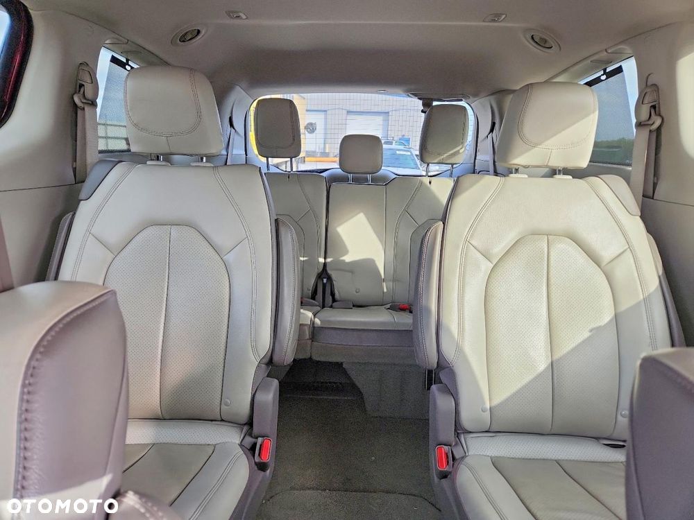 Chrysler Pacifica - 11