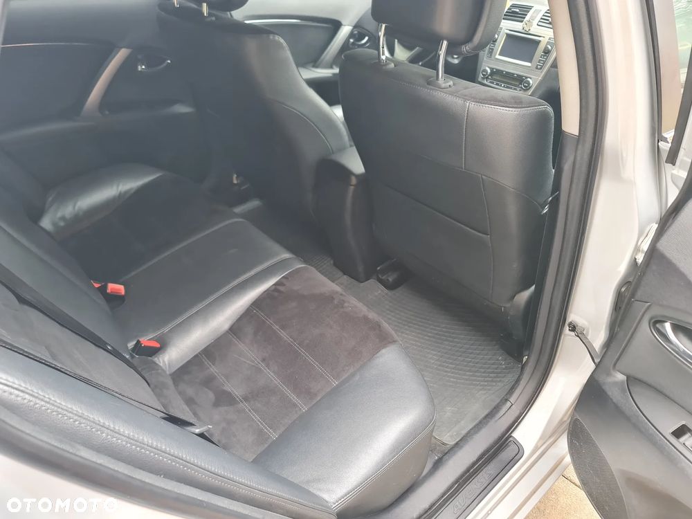 Toyota Avensis 2.0 D-4D Premium - 21