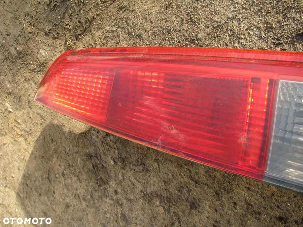 LAMPY PRAWY TYŁ FORD FOCUS MK2 KOMBI - 3