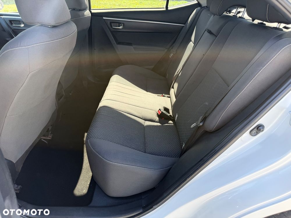 Toyota Corolla 1.6 Prestige EU6 - 18