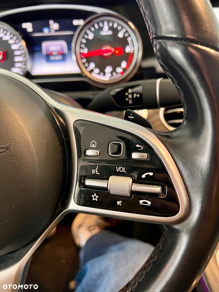 Mercedes-Benz Klasa E 220 d 4-Matic 9G-TRONIC - 22